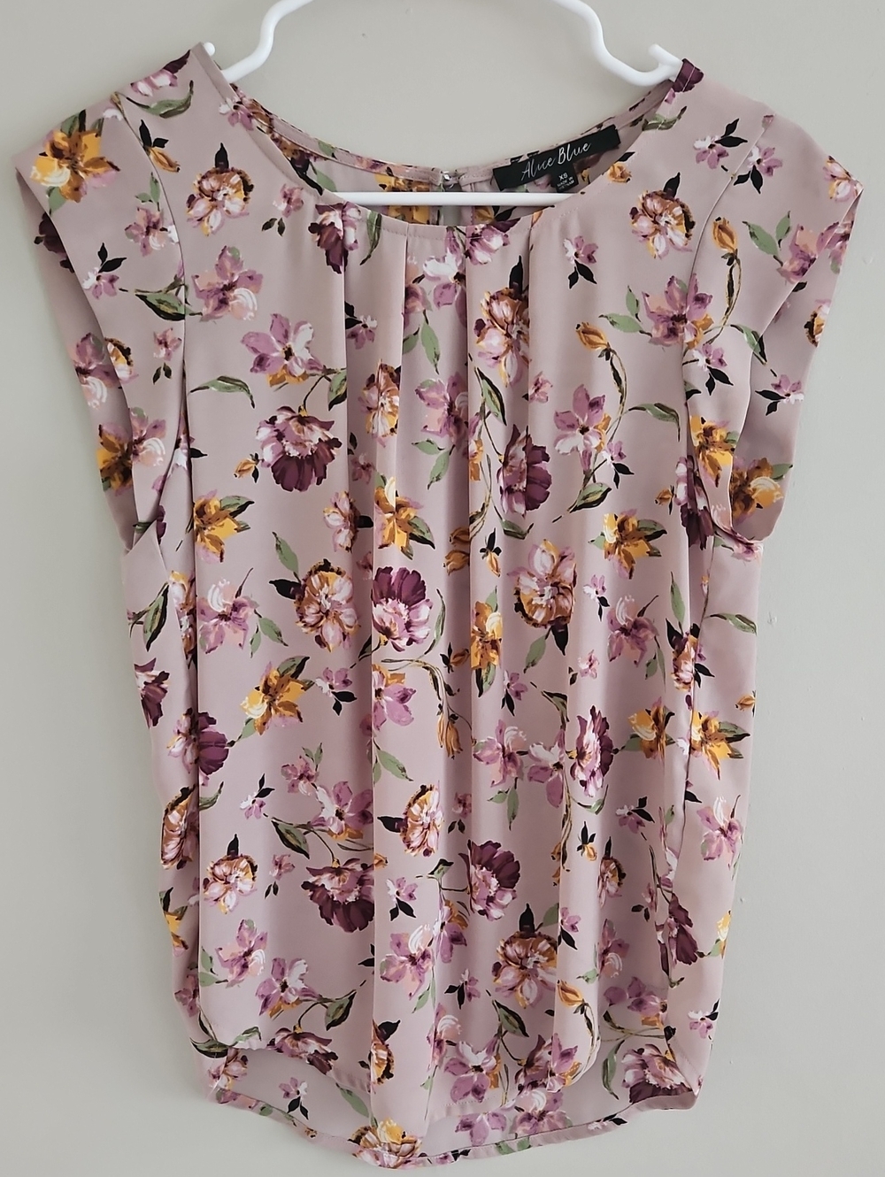 Alice Blue Mauve Floral Pleated Cap-Sleeve Top